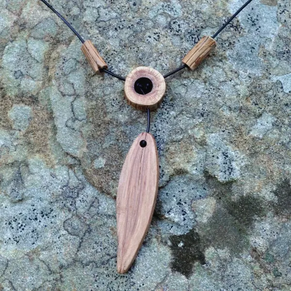 Leaf shaped necklace pendant